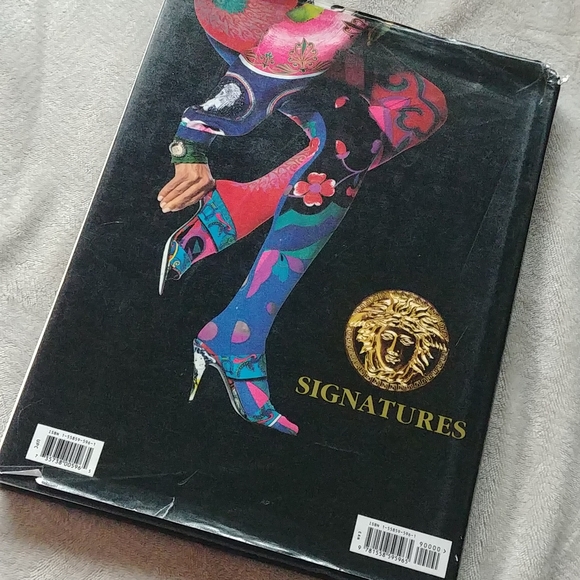 Vintage 90s Versace Signatures fashion coffee table book - Picture 2 of 13